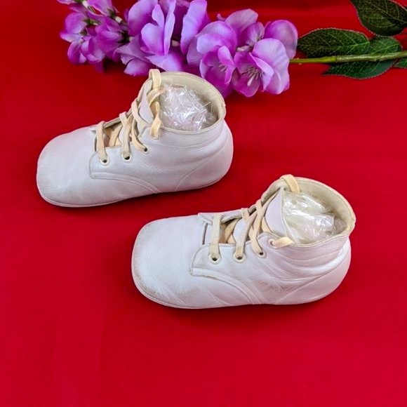 Vintage Mrs. Day's White Leather Lace Up Baby Shoes 3 - Picture 6 of 12